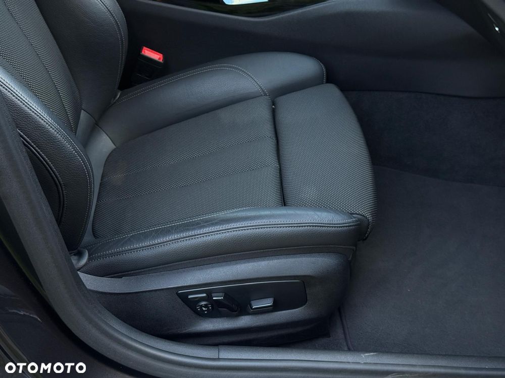 BMW Seria 5 530i Sport Line - 23