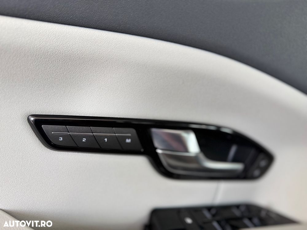 Land Rover Range Rover Evoque - 30