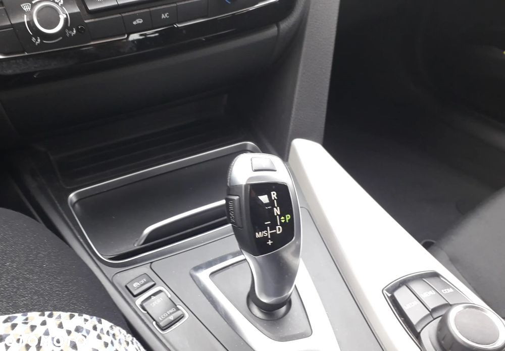 BMW Seria 3 318i - 18