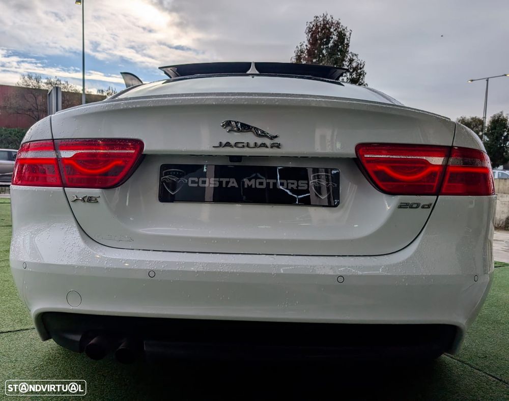 Jaguar XE - 15