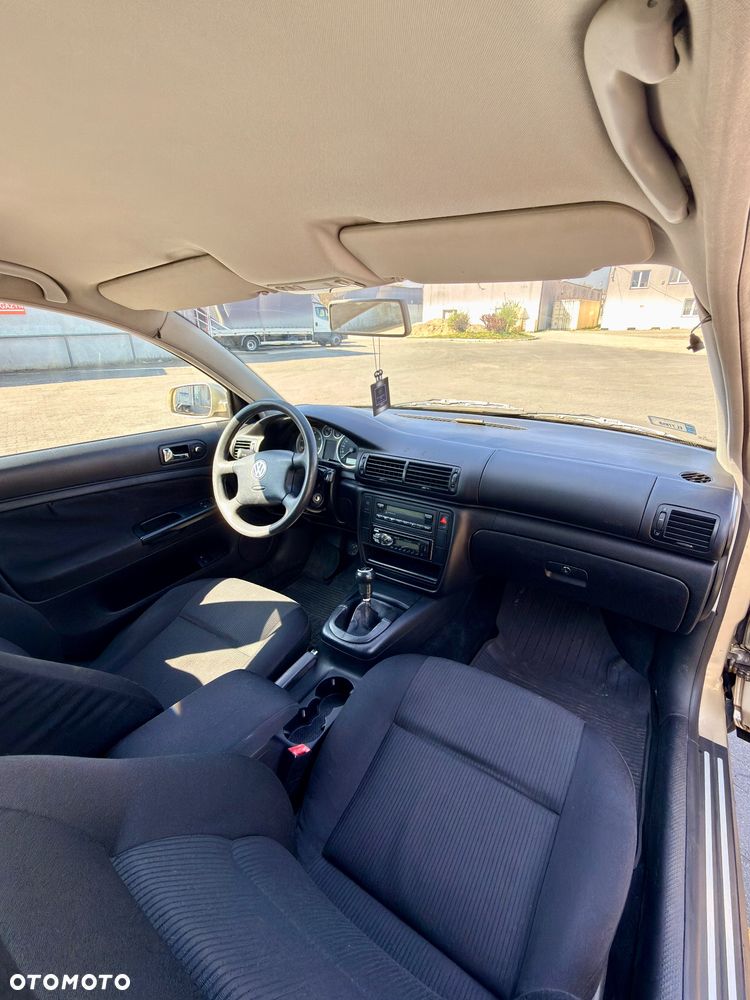 Volkswagen Passat 1.9 TDI Highline - 9