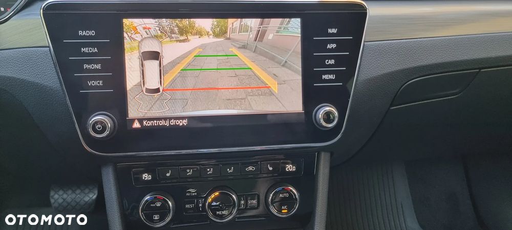Skoda Superb 2.0 TDI SCR Style DSG - 19