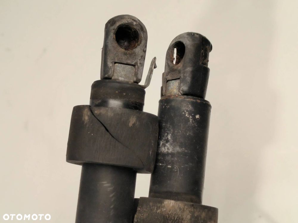 Siłownik klapy 10107976 Chevrolet Corvette C4 LIFT 1992 Coupe Benzyna 5.7 - 10