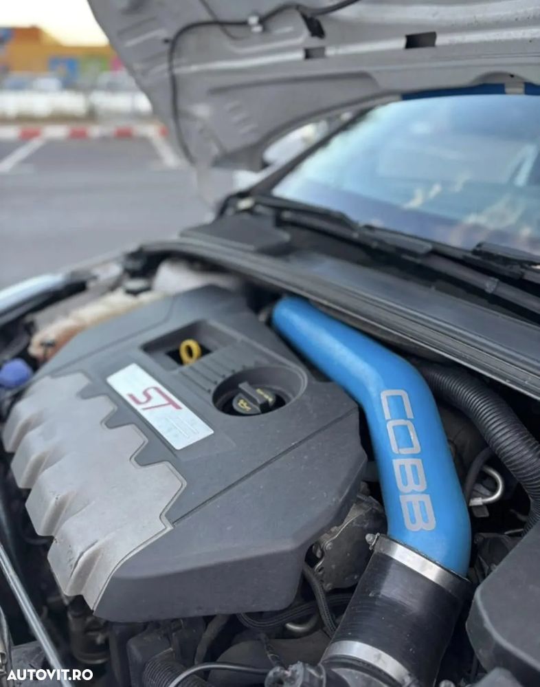 Ford Focus 2.0 Ecoboost ST - 18