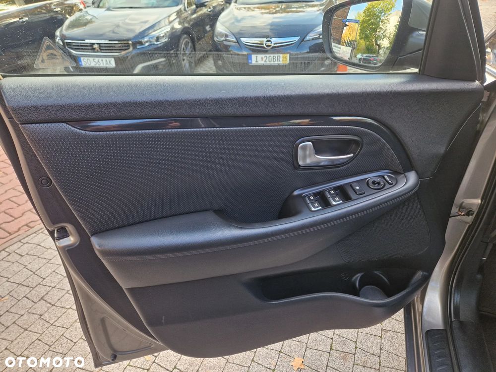Kia Carens 1.7 CRDi S 7os EU6 - 23