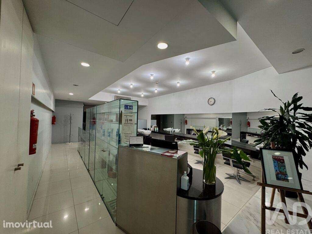 Loja / Estabelecimento Comercial em Mafamude e Vilar do Paraíso de 97, - Grande imagem: 4/16