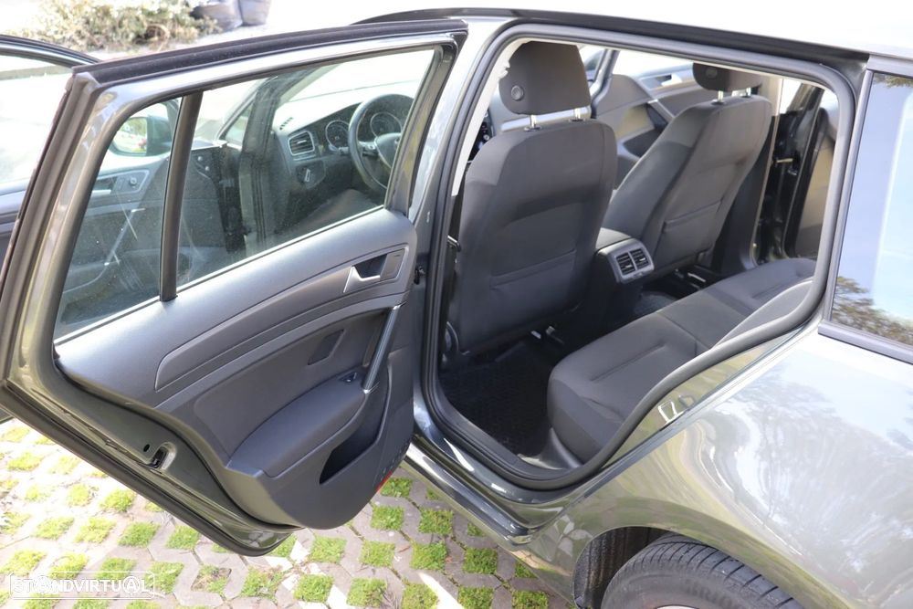 VW Golf Variant 1.6 TDi Confortline - 11