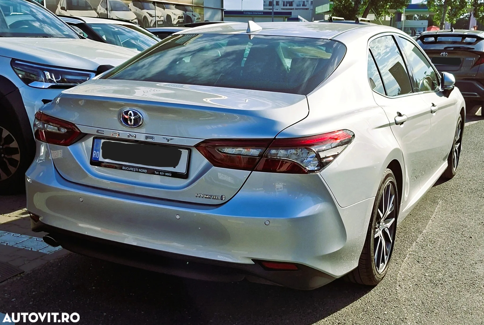 Toyota Camry - 4