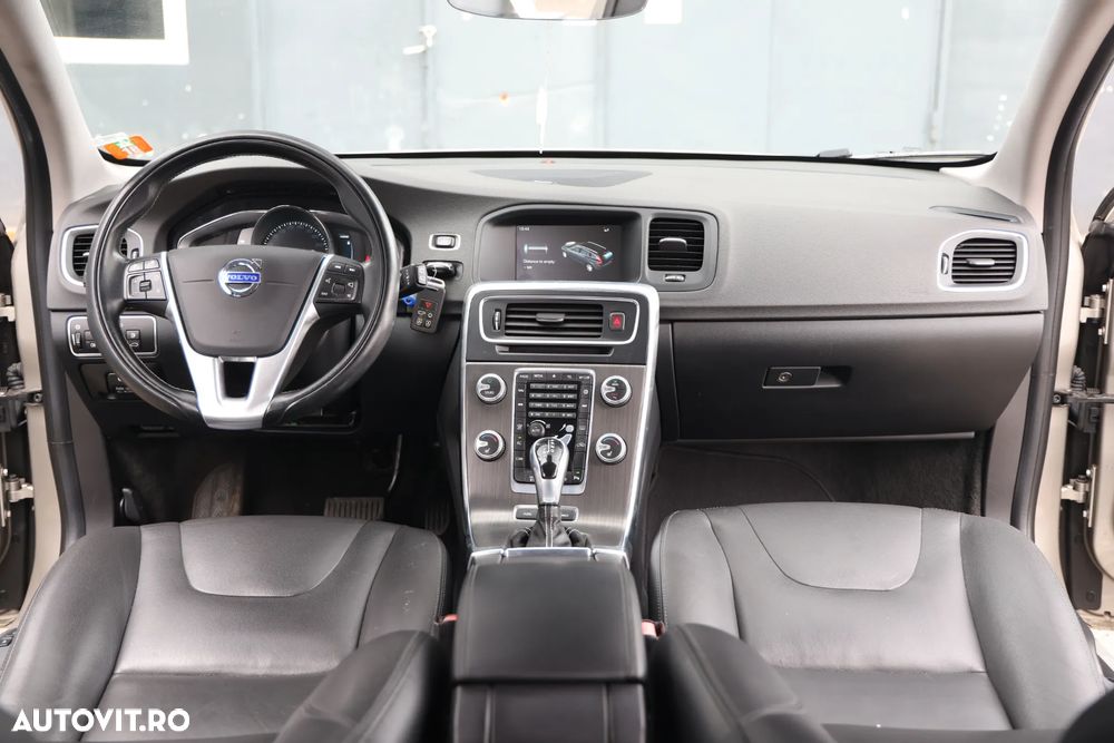 Volvo V60 D6 Plug-In-Hybrid AWD Geartronic Momentum - 13