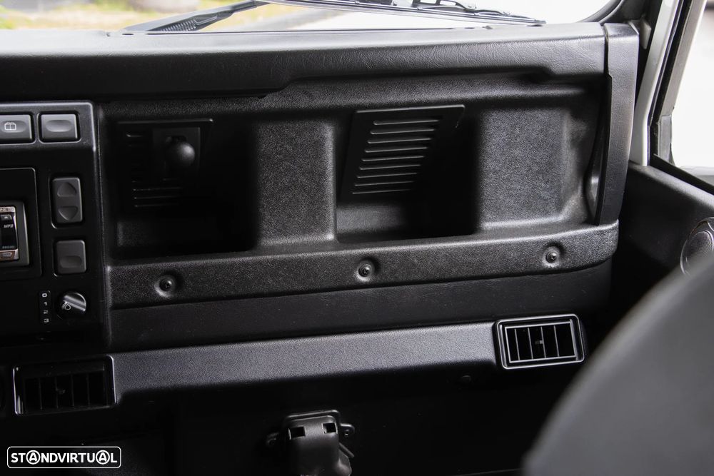 Land Rover Defender 110 2.5 Td5 E - 32