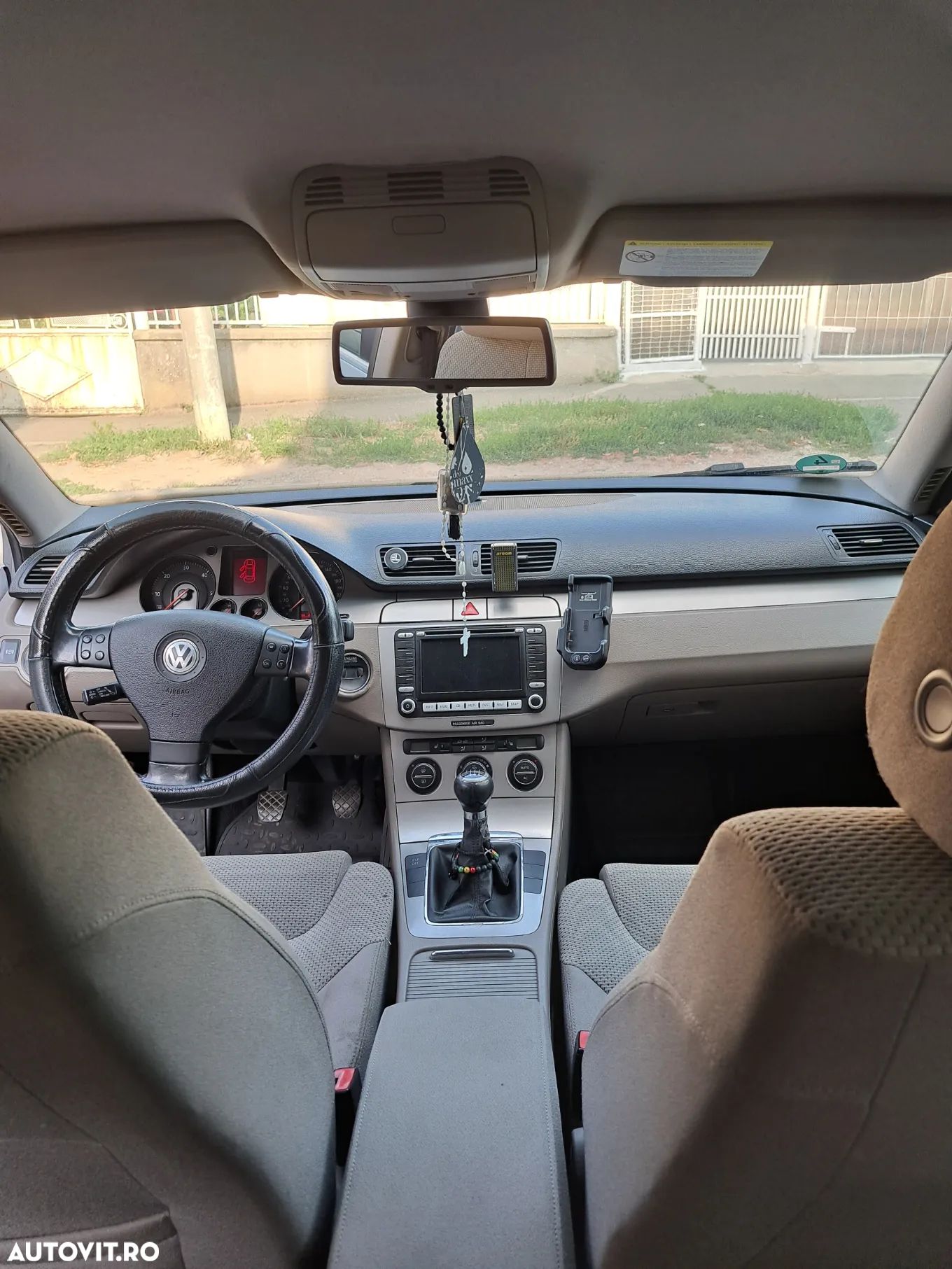Volkswagen Passat - 1
