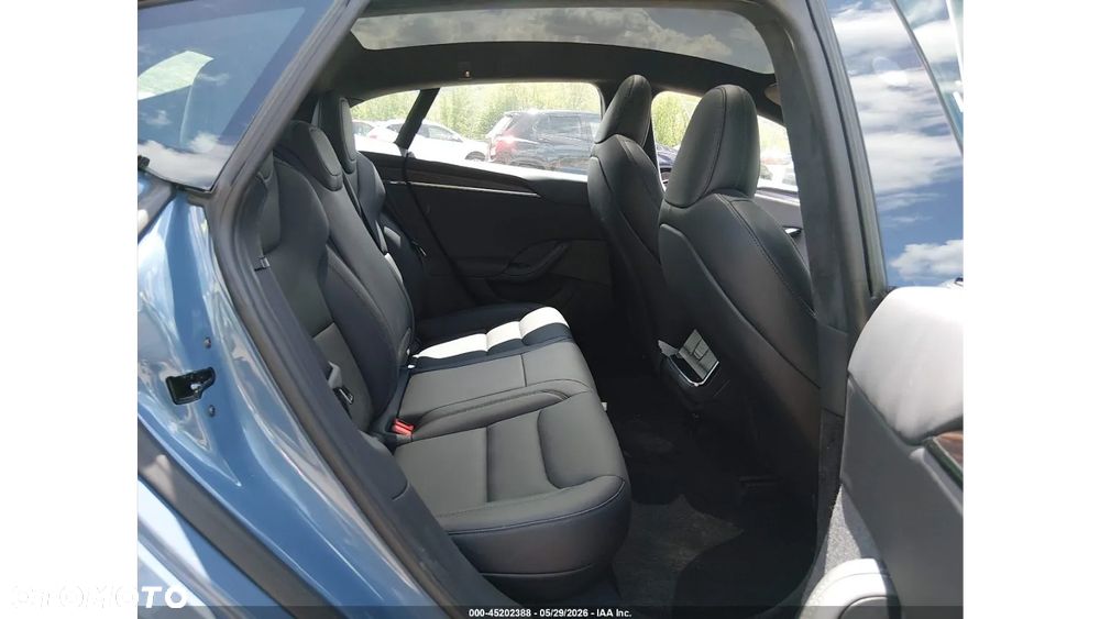 Tesla Model S AWD - 11