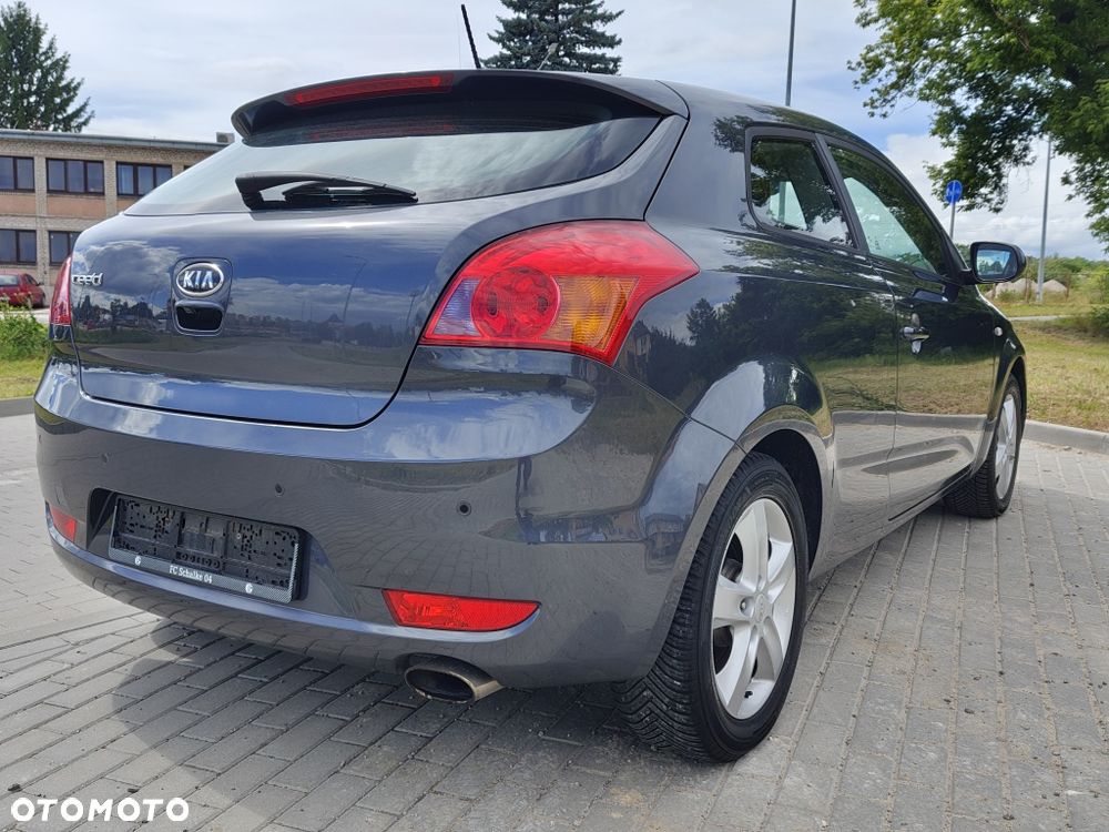 Kia Ceed - 4