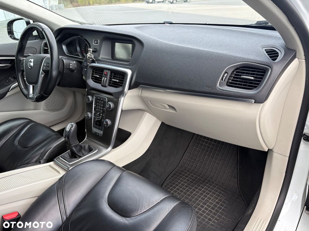 Volvo V40 D2 Summum - 26