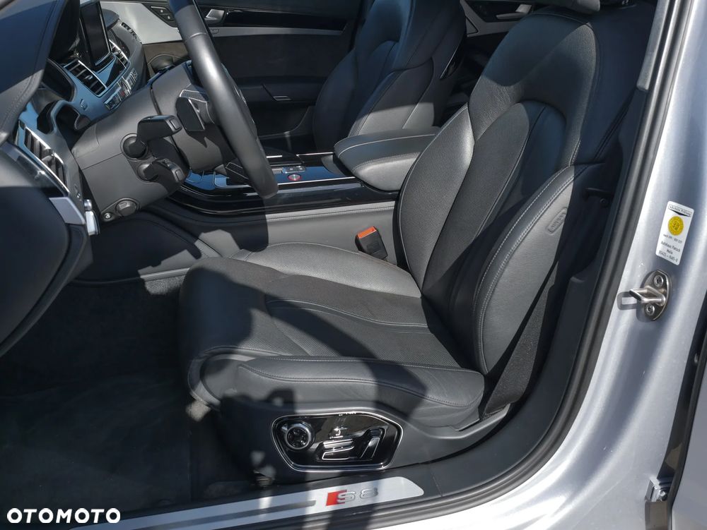 Audi S8 Plus - 23