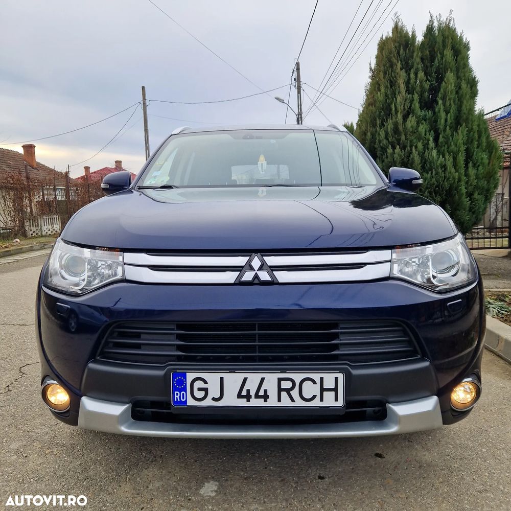Mitsubishi Outlander - 1