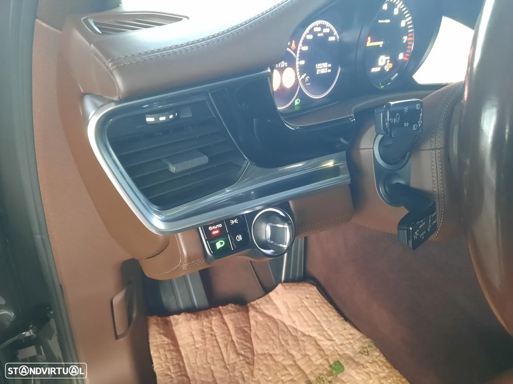 Porsche Panamera 4 E-Hybrid - 29