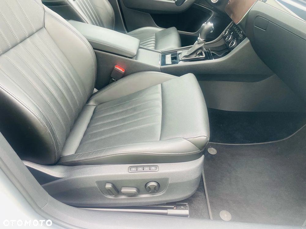 Skoda Superb 2.0 TDI L&K DSG - 19