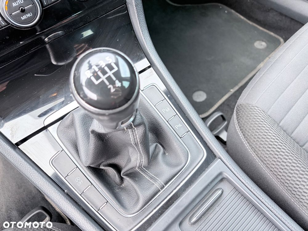 Volkswagen Golf - 17