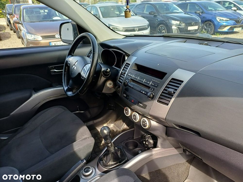 Mitsubishi Outlander - 12
