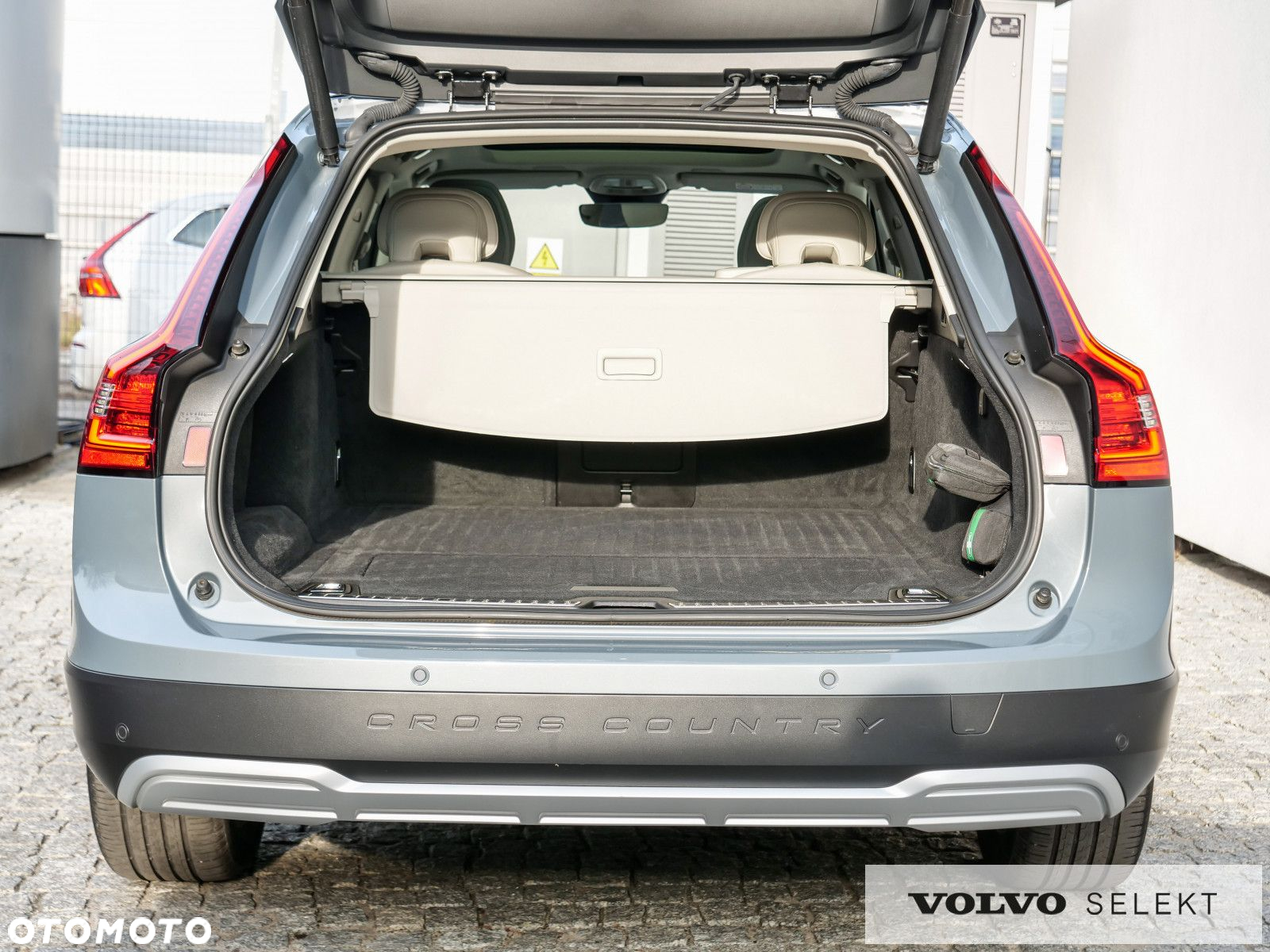 Volvo V90 Cross Country - 37