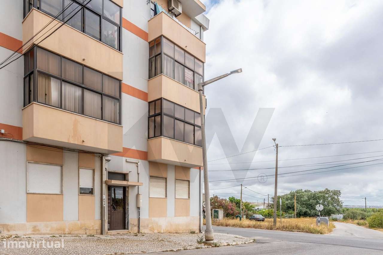 T2 com Vista Rio, Arrecadação e Possibilidade de Garagem Box para 2 Vi - Grande imagem: 2/34