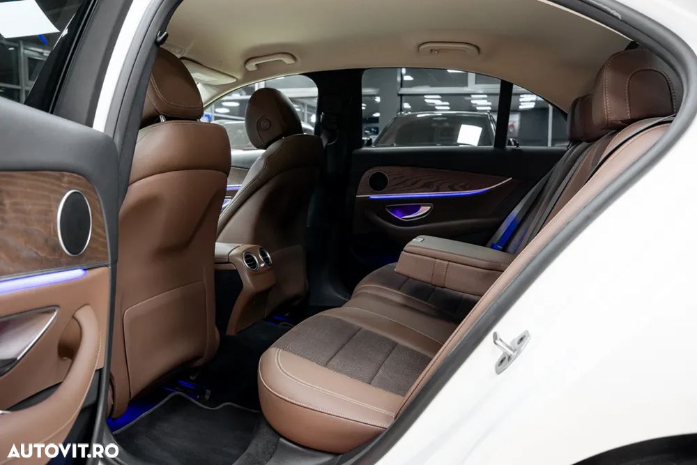 Mercedes-Benz E 300 de Aut. - 29