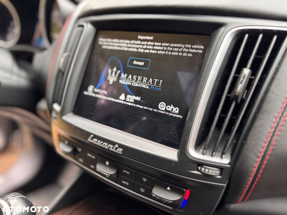 Maserati Levante Q4 Executive - 7