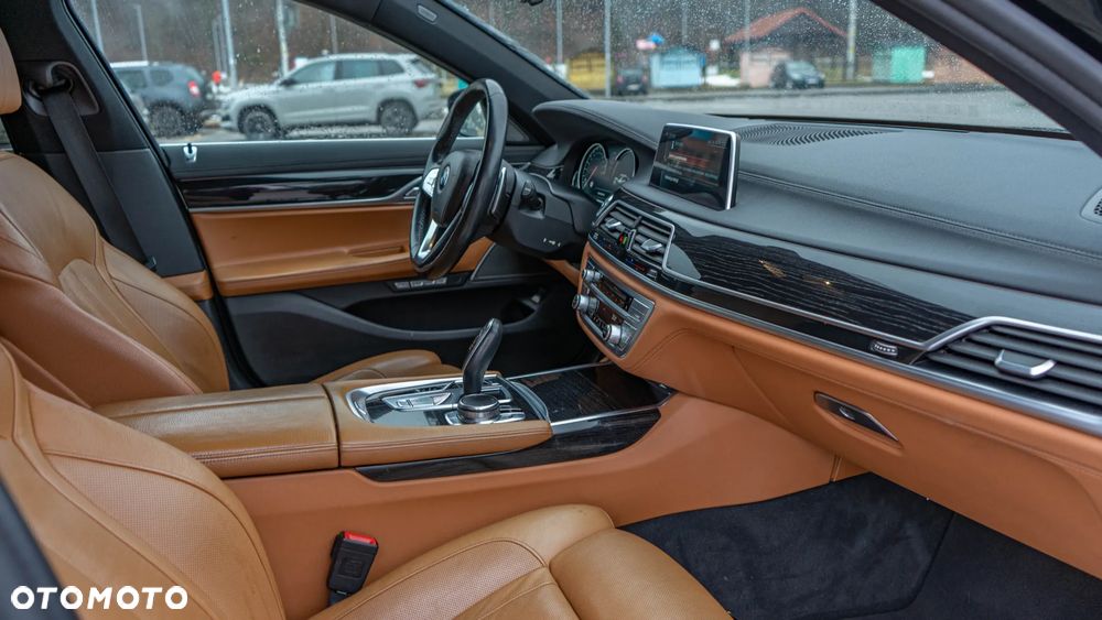 BMW Seria 7 740d xDrive - 14