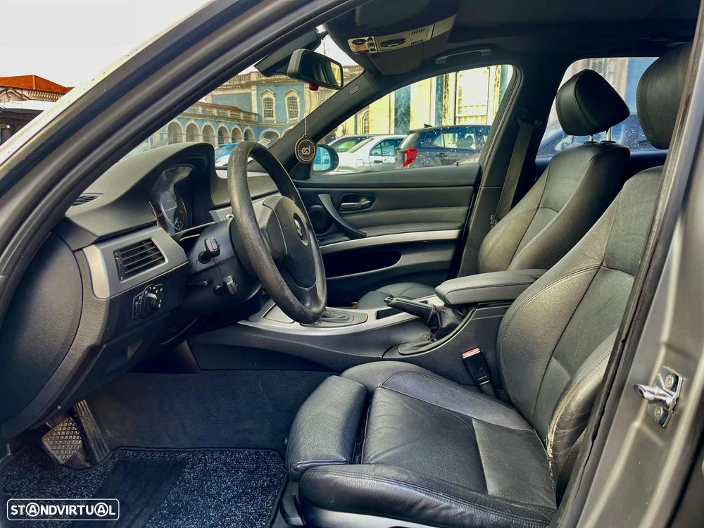 BMW 320 dA Touring Dynamic - 13
