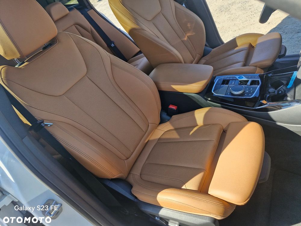 BMW iX3 - 18