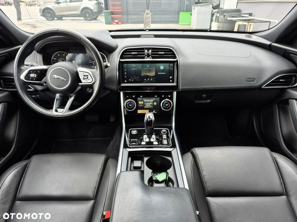 Jaguar XE D200 AWD SE - 27