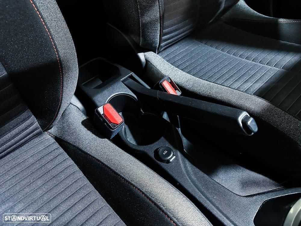 Peugeot 2008 1.2 PureTech Allure EAT8 - 22