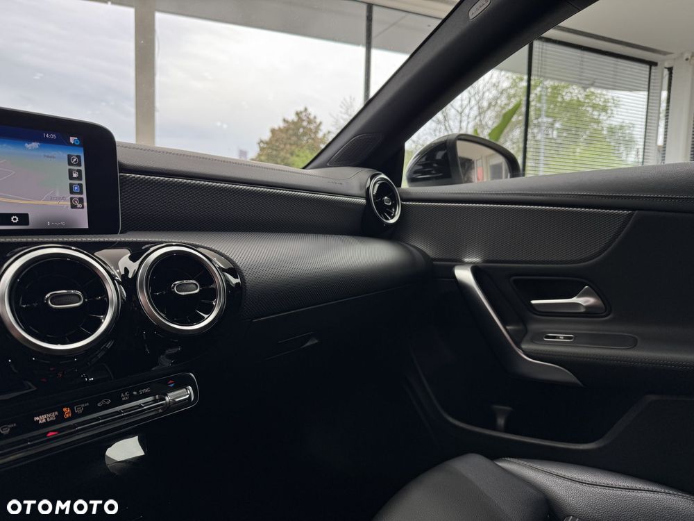 Mercedes-Benz CLA 200 Progressive 7G-DCT - 25