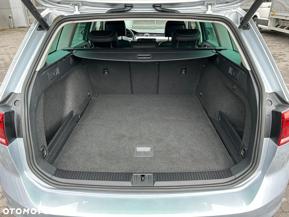 Volkswagen Passat Variant 2.0 TDI EVO Elegance DSG - 11