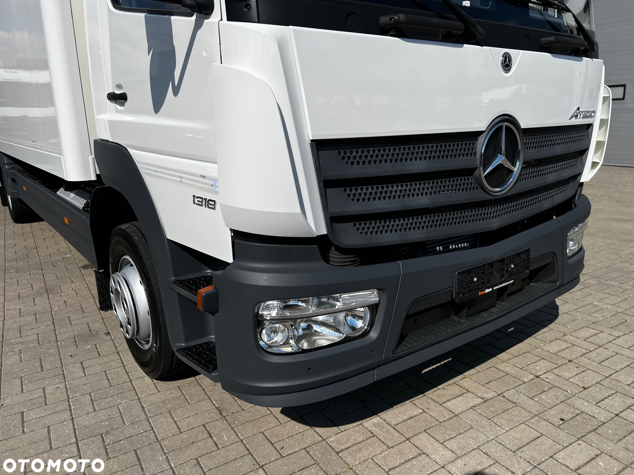 Mercedes-Benz - 17