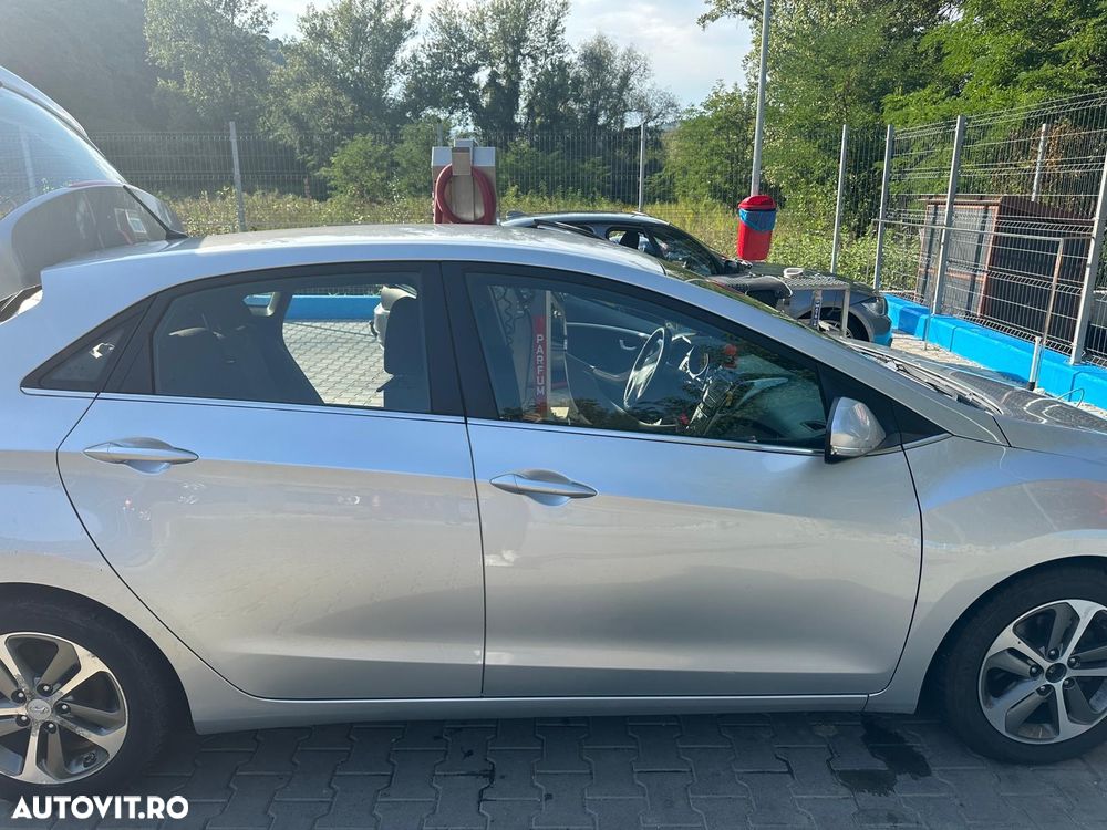 Hyundai i30 1.6 CRDI DPF 5DR MT Highway - 2