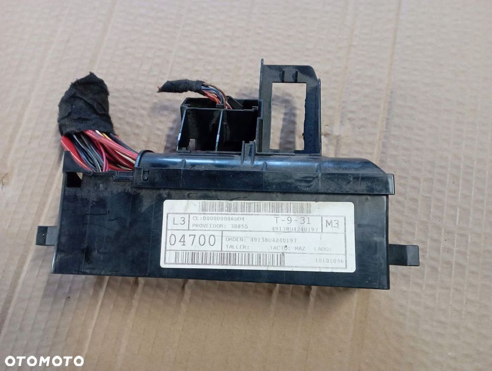 AUDI Q3 2.0 TDI SKRZYNKA BEZPIECZNIKÓW - 2