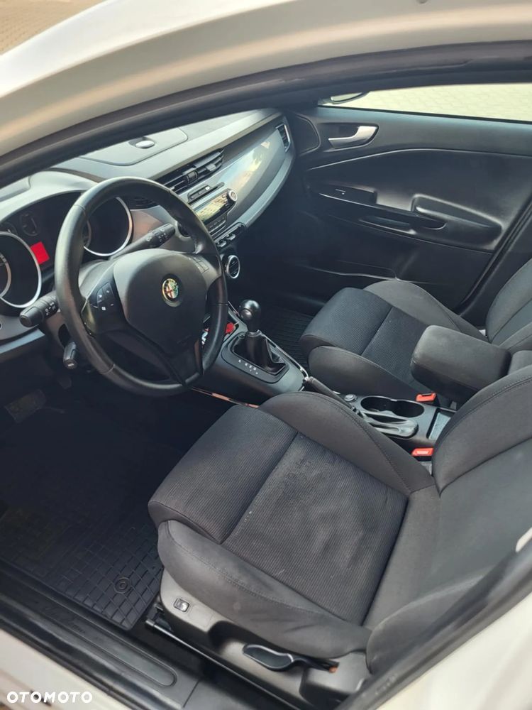 Alfa Romeo Giulietta 2.0 JTDM Distinctive TCT - 8