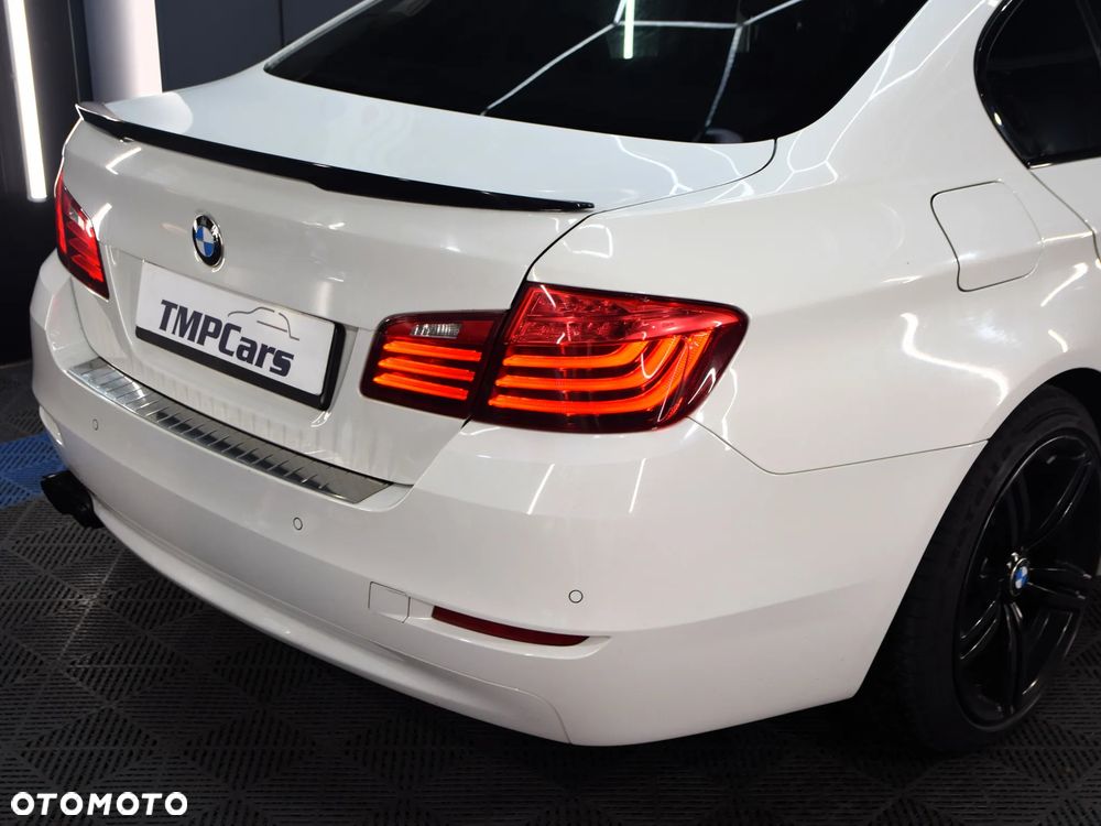 BMW Seria 5 525d xDrive - 11