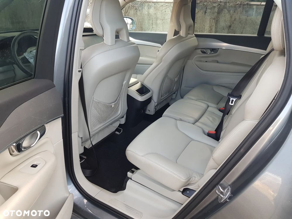 Volvo XC 90 D5 AWD Geartronic Momentum - 9