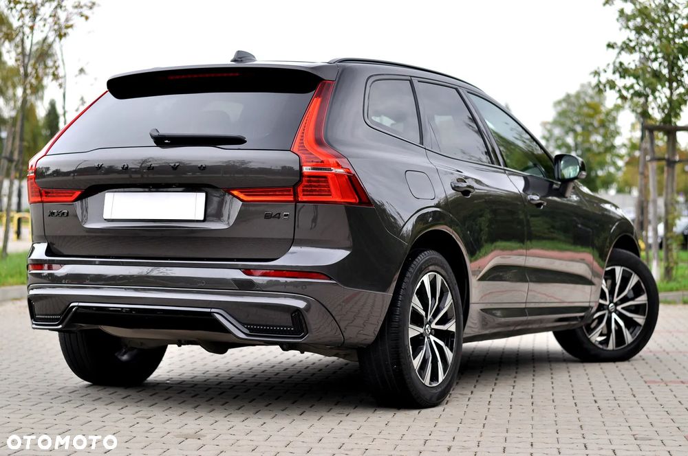Volvo XC 60 B4 D AWD Plus Dark - 11