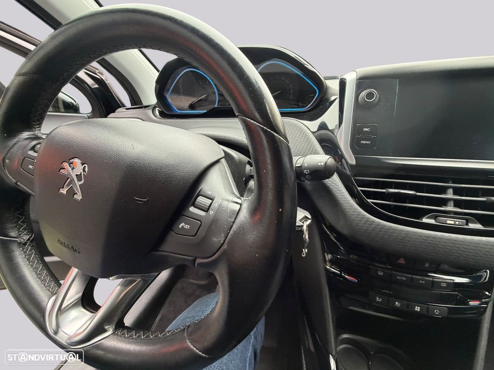 Peugeot 2008 1.2 PureTech Allure - 17