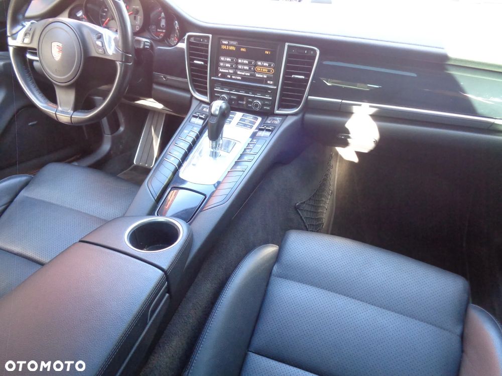 Porsche Panamera 4 - 30