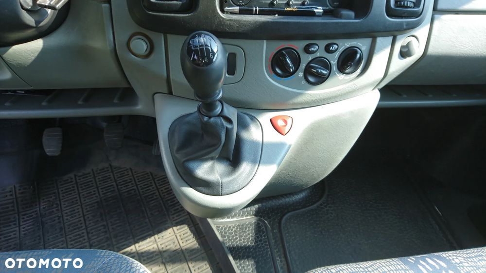Renault Trafic - 10