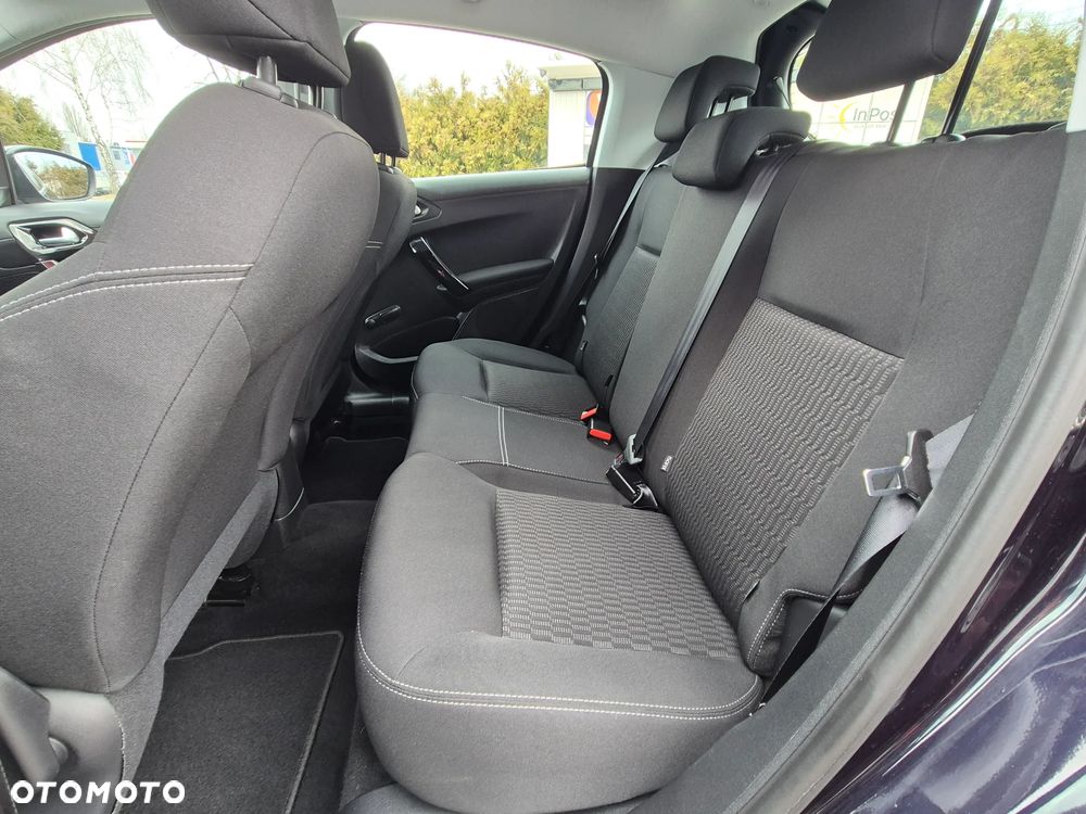 Peugeot 208 - 28