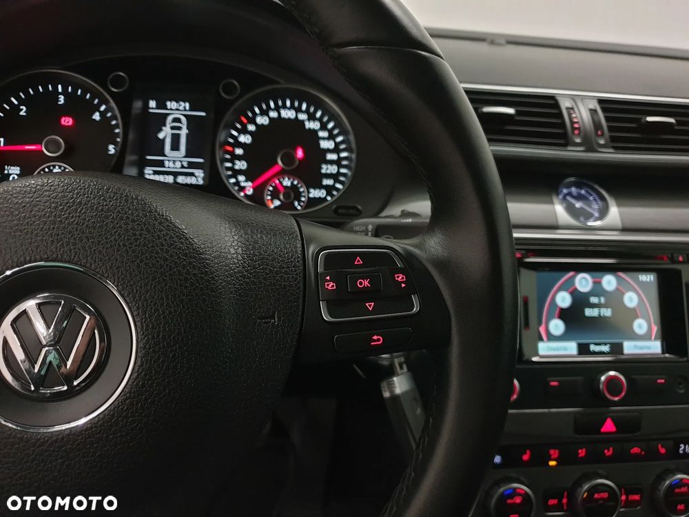 Volkswagen Passat 2.0 TDI Highline - 12