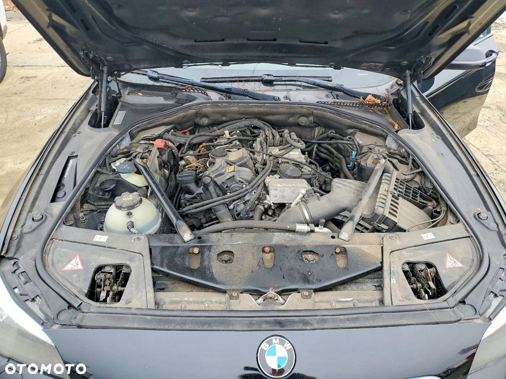 BMW Seria 5 528i xDrive Sport-Aut - 10