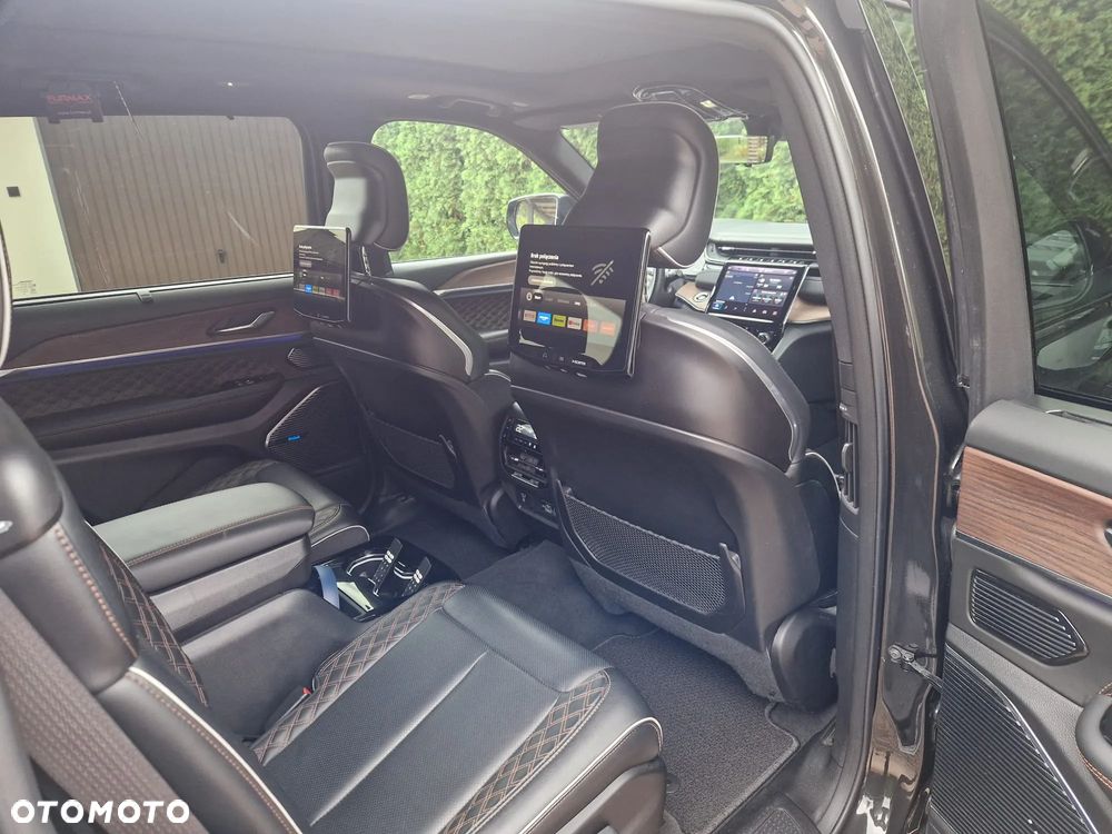 Jeep Grand Cherokee - 30