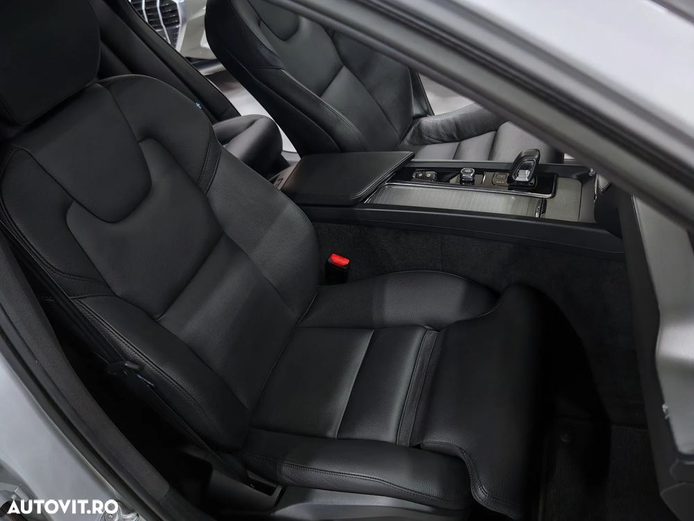 Volvo XC 60 B4 MHEV R-Design - 10